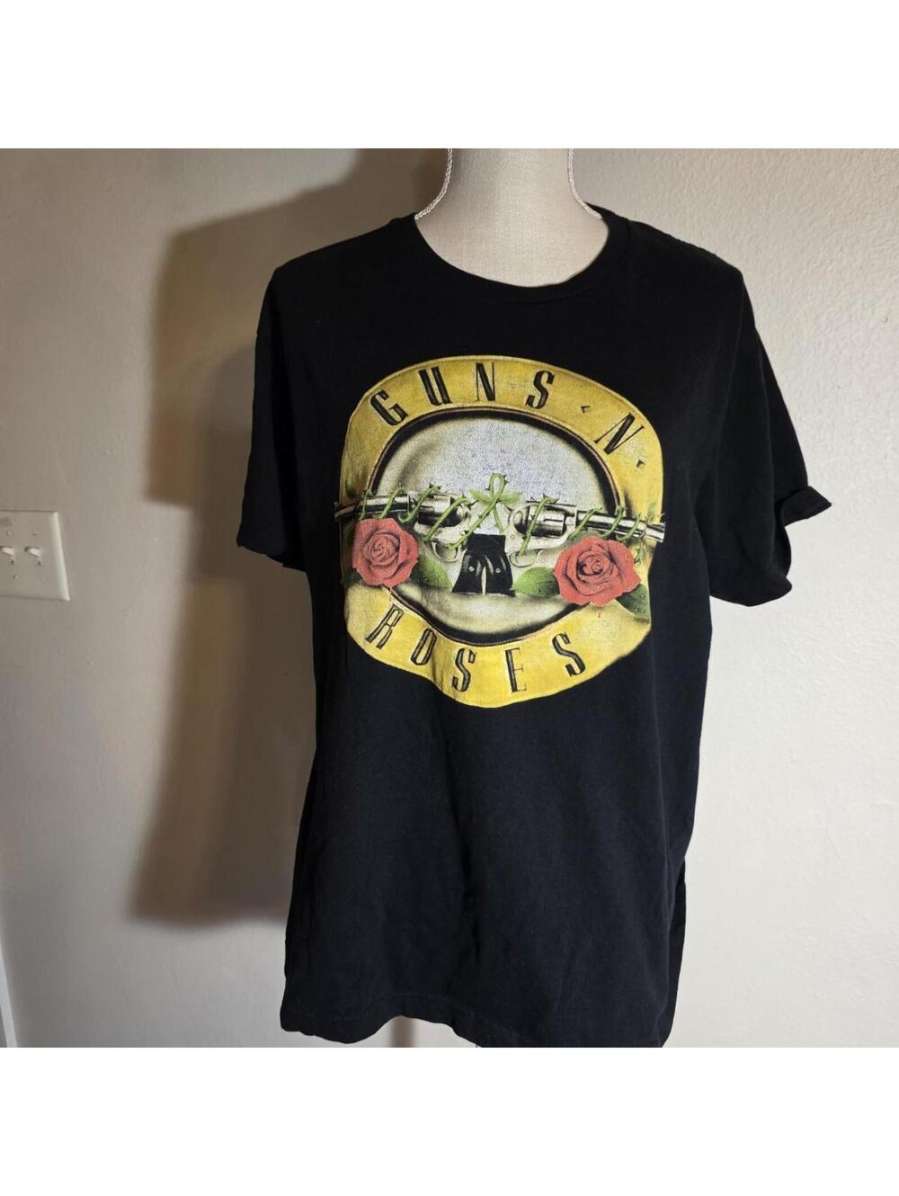 Guns N Roses band tee 🌹🔫